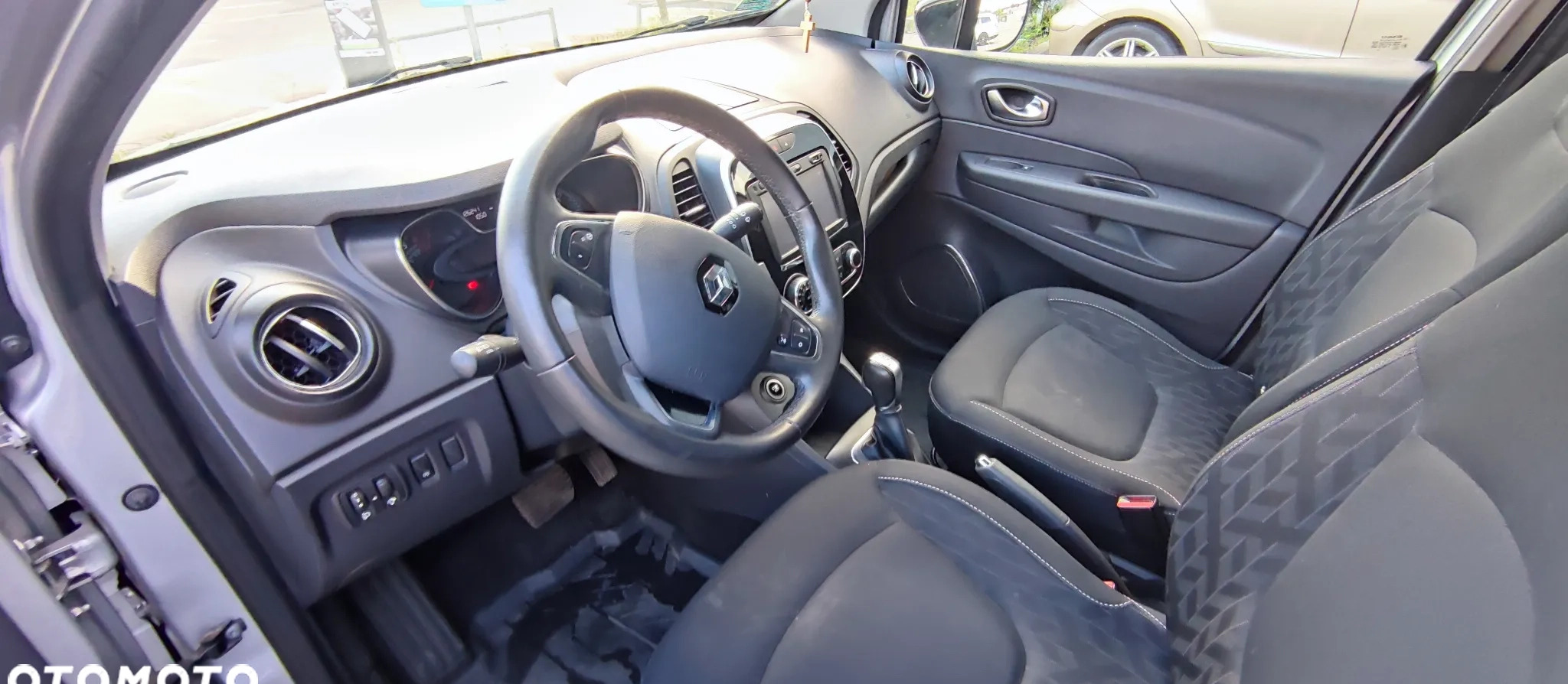 Renault Captur cena 54000 przebieg: 127000, rok produkcji 2018 z Szczecin małe 67